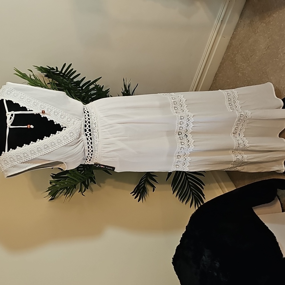 EDITE MODE Elegant White Sleeveless Maxi Dress - Picture 3 of 5